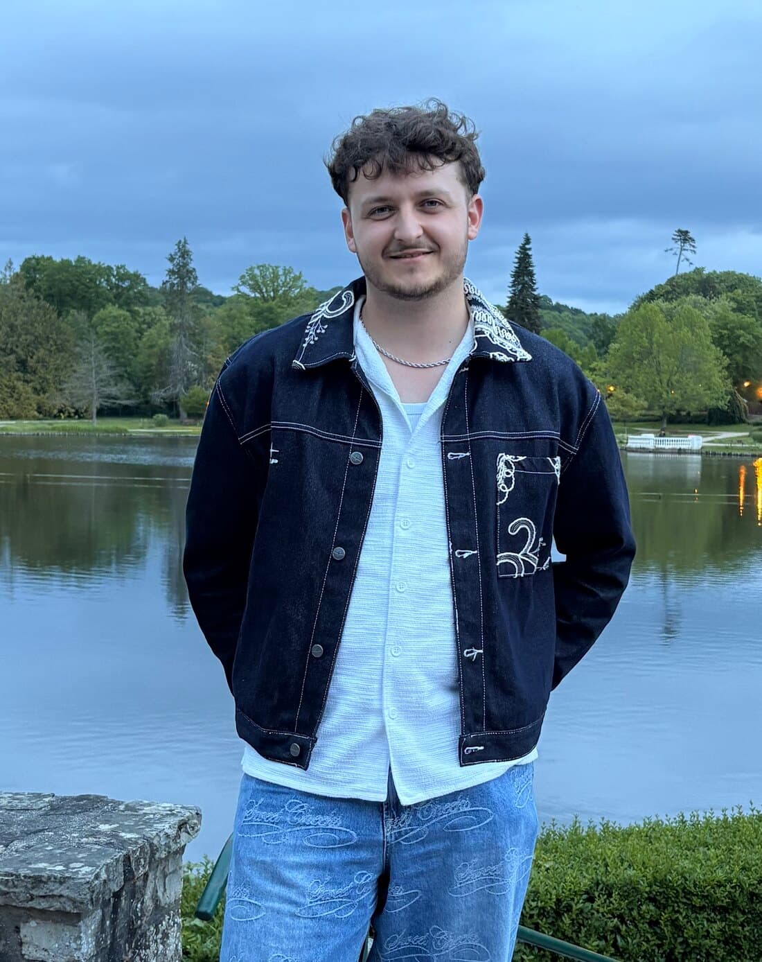 Eliott Bouquerel, au bord d’un étang